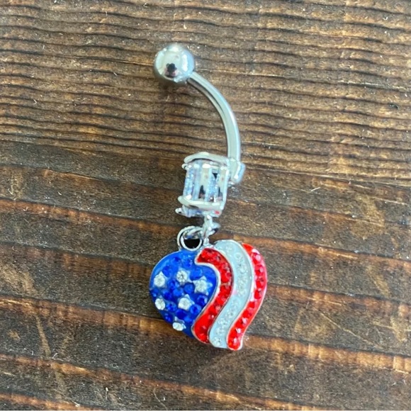 American Flag Crystal Heart Dangle Belly Ring - Picture 2 of 2